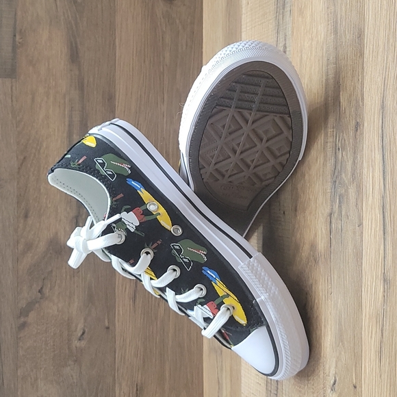 Converse Brand new in the box size junior 4=size women's 6. - Picture 9 of 15